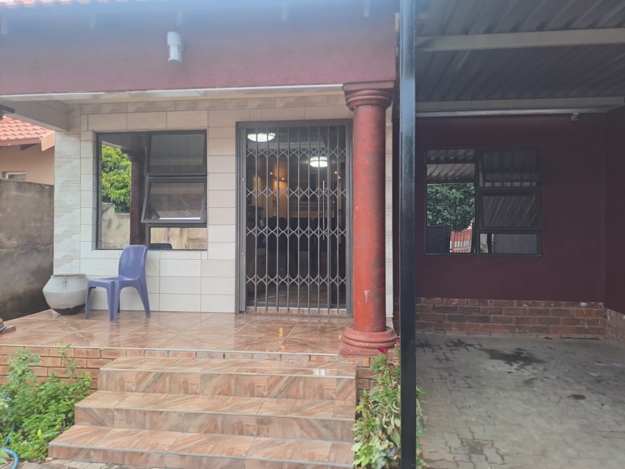 To Let 3 Bedroom Property for Rent in Geelhoutpark North West